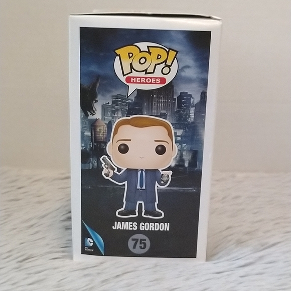 BNIB Funko Pop! Gotham James Gordon Vinyl Figure - Picture 3 of 6